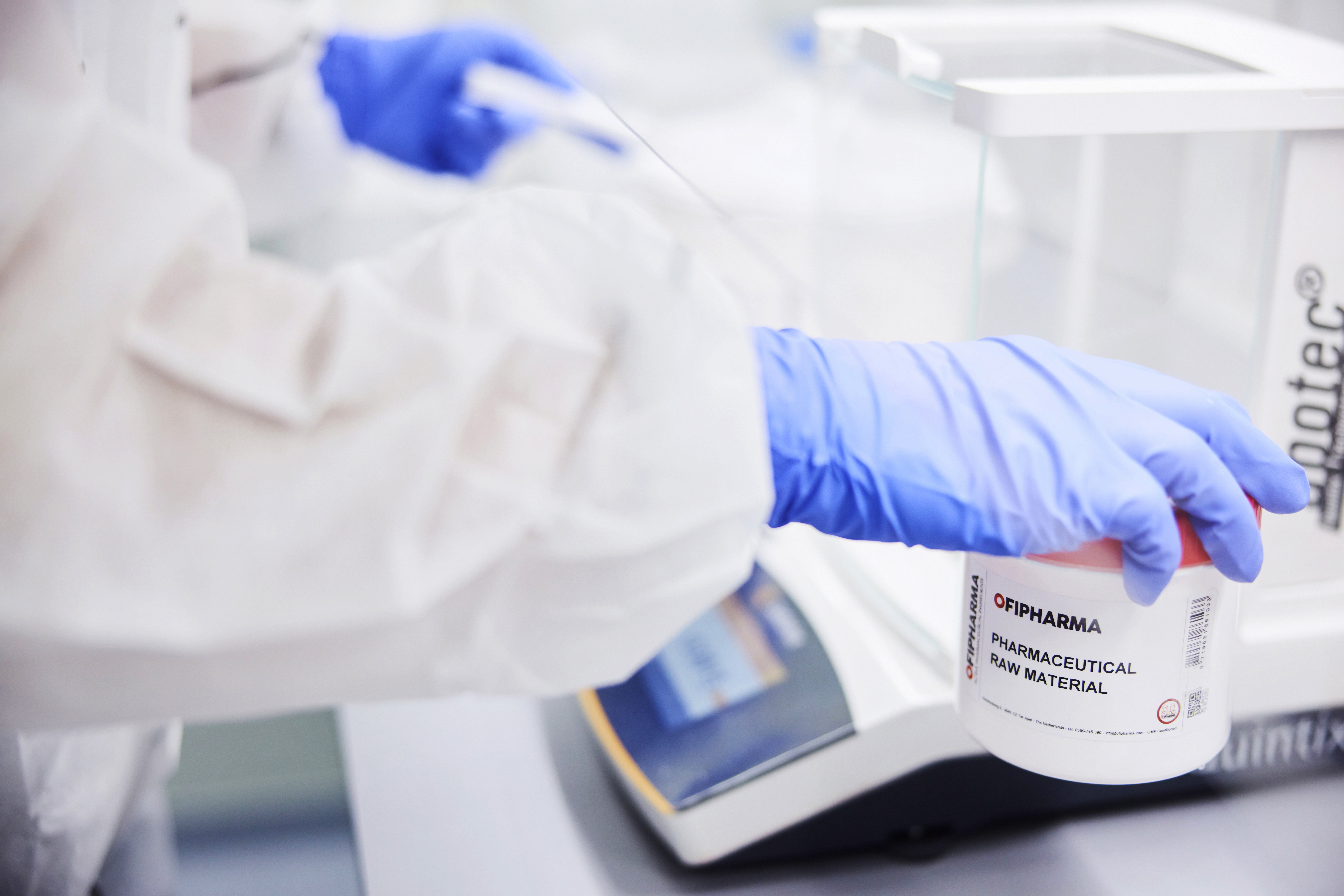 GMP ompakken, downpacking en sampling van farmaceutische grondstoffen